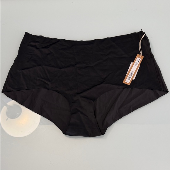 SKIMS Other - NWT SKIMS Naked Boyshort